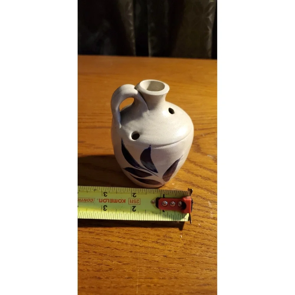 Vintage Williamsburg Pottery Vase Salt Glaze Blue Flower Frog‎ Jug Bud Vase 1998